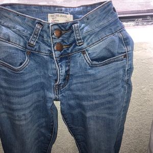 They have double buttons , medium rise